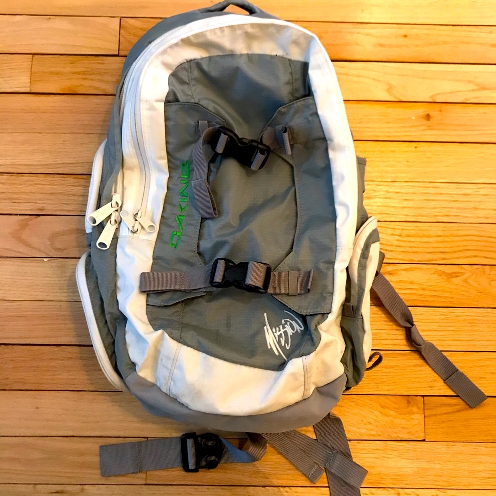 Dakine snowboard/skateboard backpack